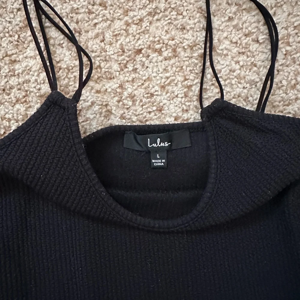 Lulu’s Crop Top - Picture 3 of 3